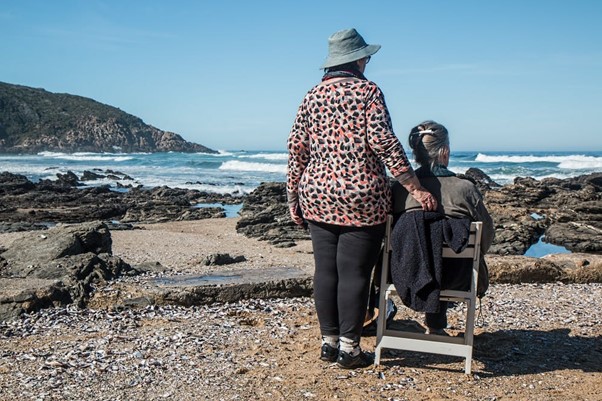 seniors by the beach How to Choose an Assisted Living Home?